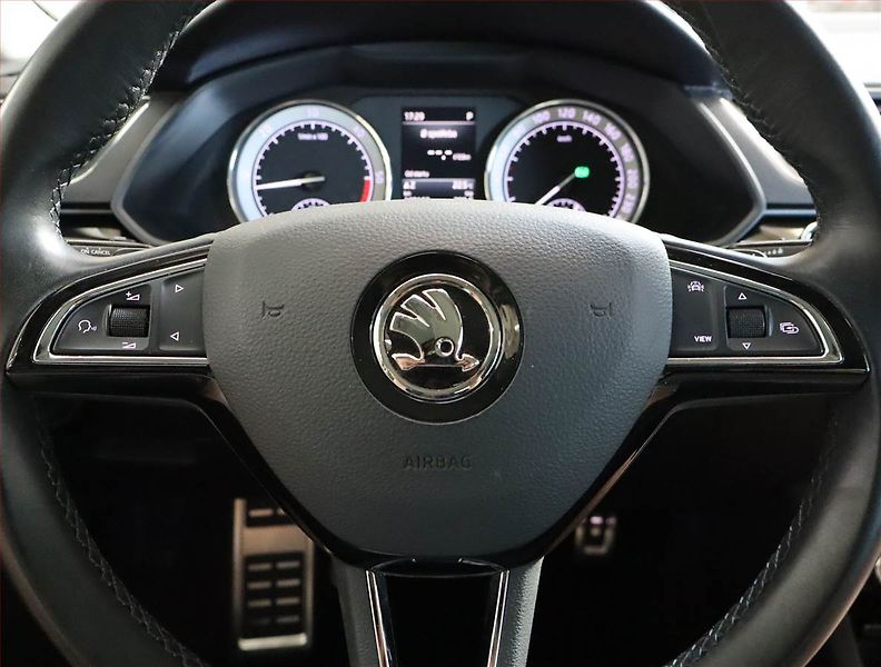 Škoda Superb (2018) 2.0 TDI, 4X4, Automat, Kůže - fotka 12 z 32