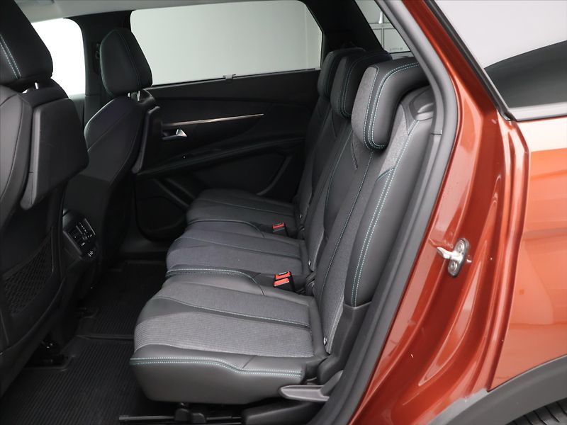 Peugeot 5008 1.2 PT 96kW Allure 7-Míst DPH - fotka 14 z 32