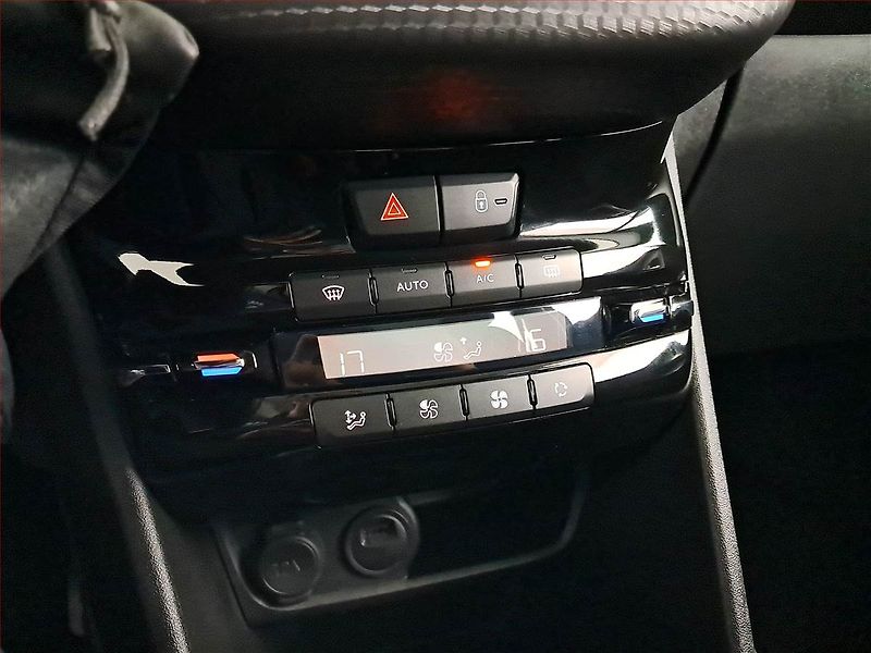 Peugeot 2008 (2019) 1.2 PureTech, Serv.kniha - fotka 15 z 19
