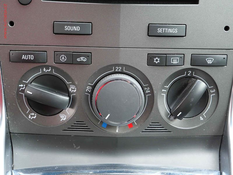 Opel Antara (2011) 2.4 16V - fotka 16 z 20