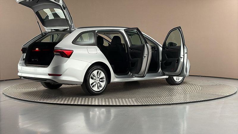 Škoda Octavia 1.0 TSI Ambition Combi - fotka 6 z 24