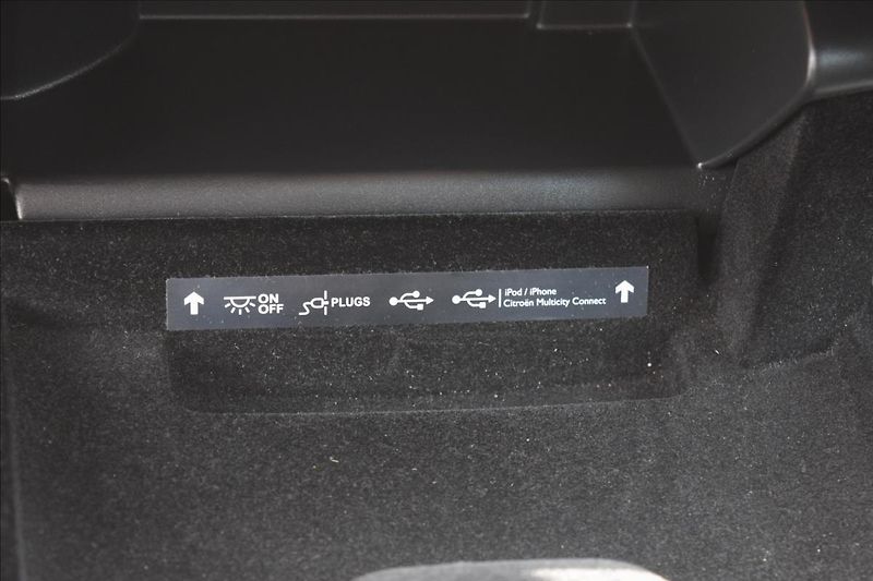 Citroën C4 Picasso 2,0 HDI 110KW AUTOMAT 7MÍST - fotka 43 z 48
