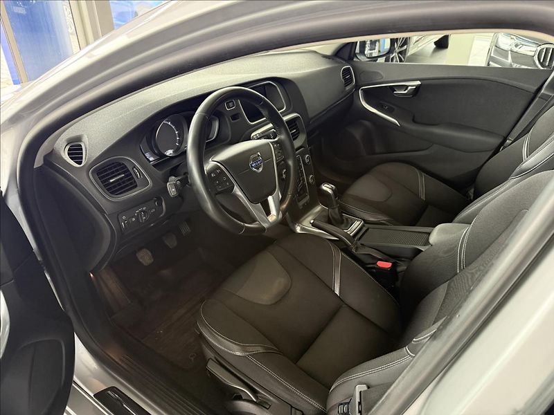 Volvo V40 2,0   D2 88kW,SERVISKA, - fotka 7 z 26