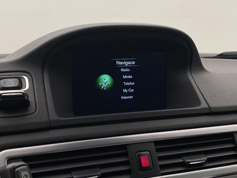 Volvo V70 D4 AWD MOMENTUM REZERVACE - fotka 8 z 46