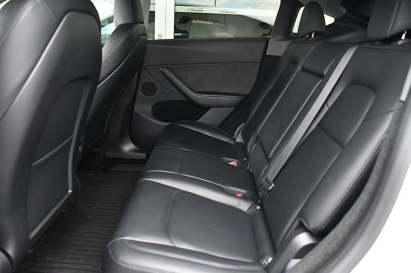 Tesla Model Y LONG RANGE DUAL REZERVACE - fotka 18 z 38