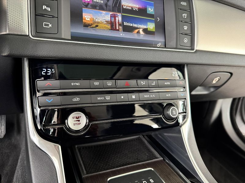 Jaguar XF 20d AUT*Panorama*Distronic - fotka 24 z 43
