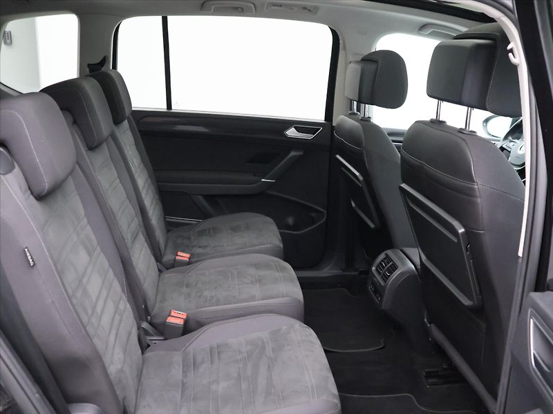Volkswagen Touran 2,0 TDI DSG Highline 7Míst DPH - fotka 13 z 41