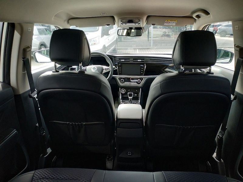 KGM Korando 1.5T, ELEG.,2WD, AT, SKLADEM - fotka 10 z 30