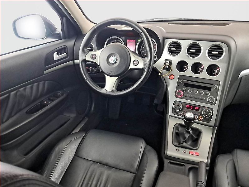 Alfa Romeo 159 (2008) 2.2 JTS, po STK, rezervace - fotka 7 z 17