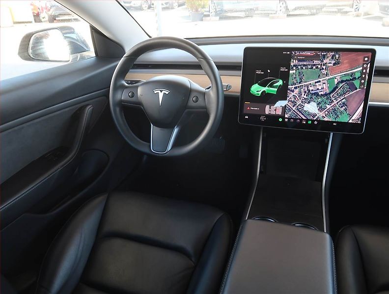 Tesla Model 3 (2019) Long Range 4WD 78kWh, SoH 75% - fotka 7 z 26
