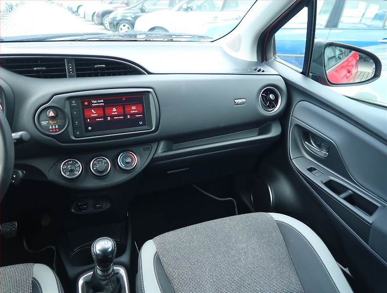 Toyota Yaris (2020) 1.5 Dual VVT-i, Serv.kniha - fotka 8 z 15