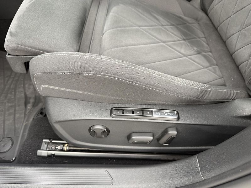 Volkswagen Golf (2022) 2.0 TDI 110kW, ser.historie - fotka 19 z 31