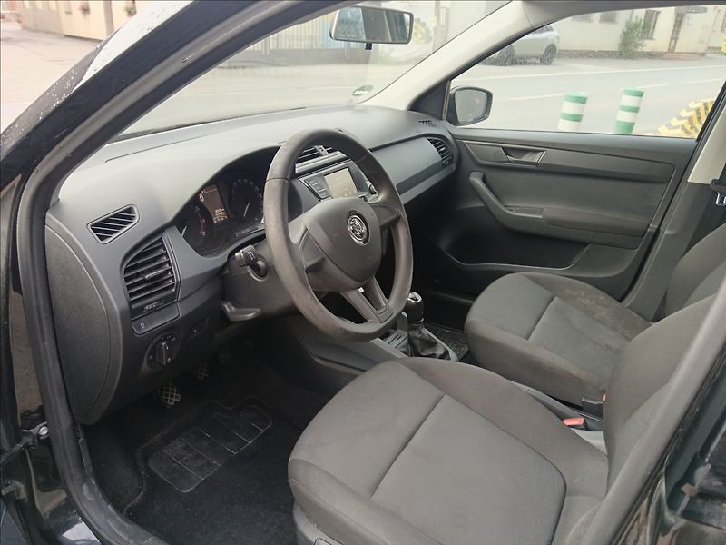 Škoda Fabia 1,0 MPi  Active - fotka 18 z 21
