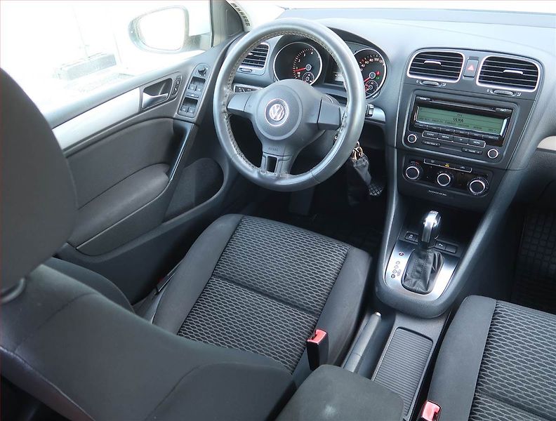 Volkswagen Golf (2011) 1.2 TSI, Automat - fotka 7 z 17