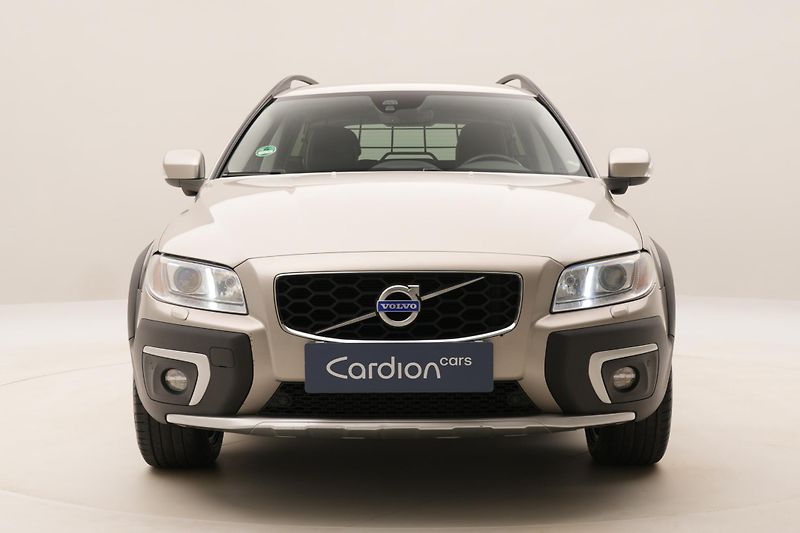 Volvo XC70 D3 AWD SUMMUM AUT - fotka 15 z 45