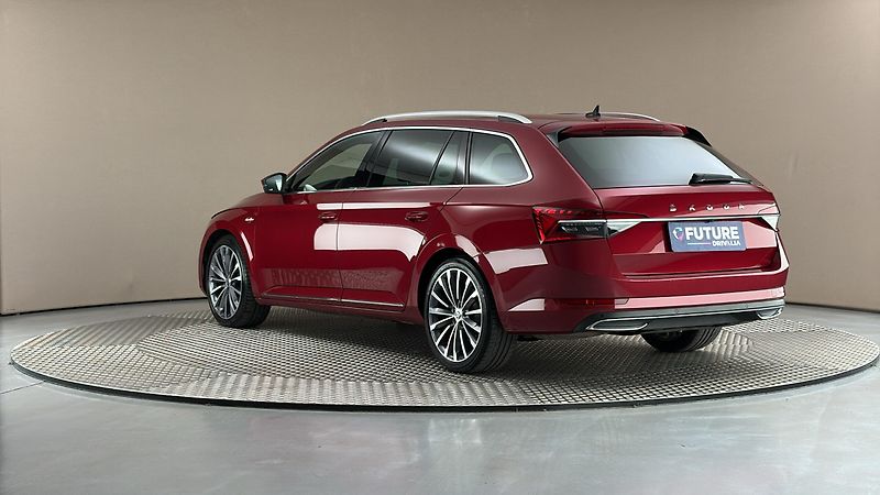 Škoda Superb 2.0 TDI DSG L&K Combi - fotka 2 z 35