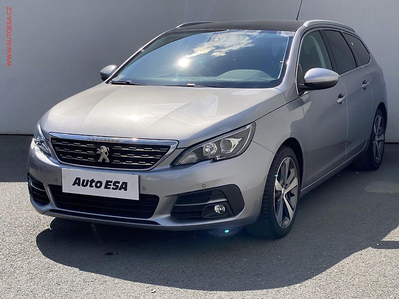 Peugeot 308 (2018) 1.5 HDi, Allure, panor, navi - fotka 3 z 17
