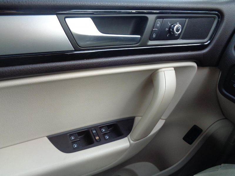 Volkswagen Touareg 3,0 TDI - fotka 12 z 16