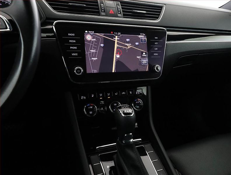 Škoda Superb (2020) Laurin&Klement 2.0 TDI, 4X4 - fotka 10 z 19