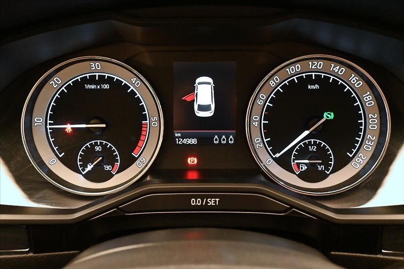 Škoda Superb 2,0 TDI 110kW Style DSG Záruka - fotka 16 z 30