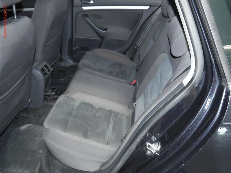 Volkswagen Golf (2012) 1.6.TDi 4x4, ČR, AC, park - fotka 10 z 21