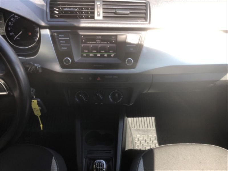 Škoda Fabia 1,0 TSI Ambition - fotka 8 z 10