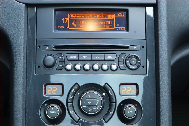 Peugeot 5008 (2014) 1.6 HDi, Serv.kniha, Tempomat - fotka 12 z 23