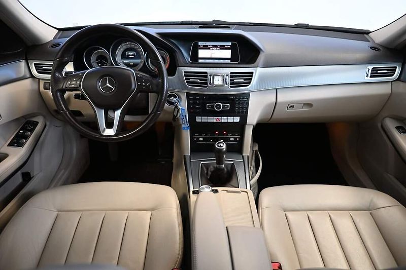 Mercedes-Benz Třídy E (2014) 2.2 250T Avantgarde LED CDI - fotka 12 z 26
