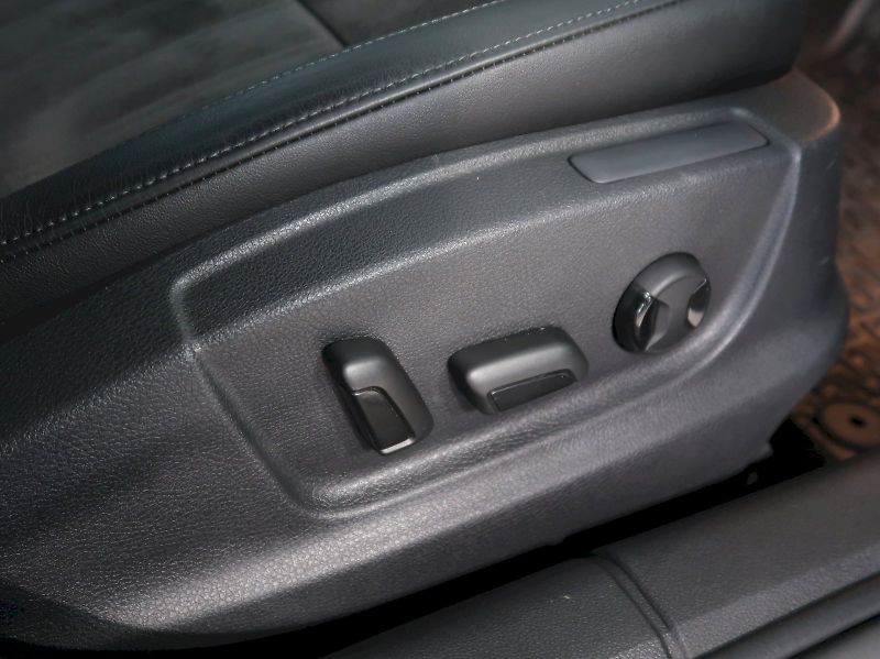 Škoda Octavia (2019) LAURIN&KLEMENT 2.0TDI 110KW DS - fotka 15 z 48