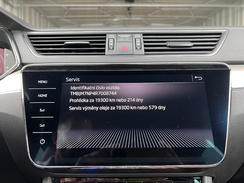 Škoda Superb (2023) L&K 140kW WEBASTO PANO TAŽNÝ - fotka 27 z 38
