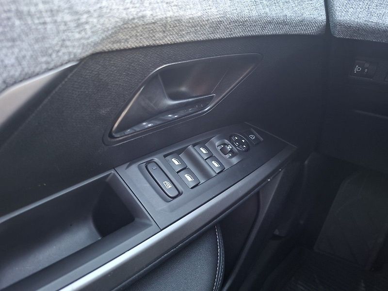 Peugeot 5008 ALLURE HYBRID e-DCS6 - fotka 25 z 27