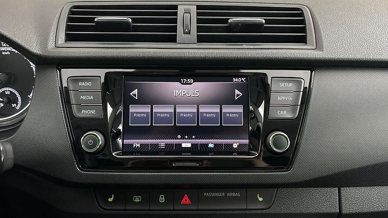 Škoda Fabia 1.0 TSI Black Combi - fotka 11 z 23