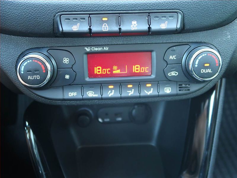 Kia Ceed (2013) Gold 1.6 GDI, Automat, Navi - fotka 17 z 18