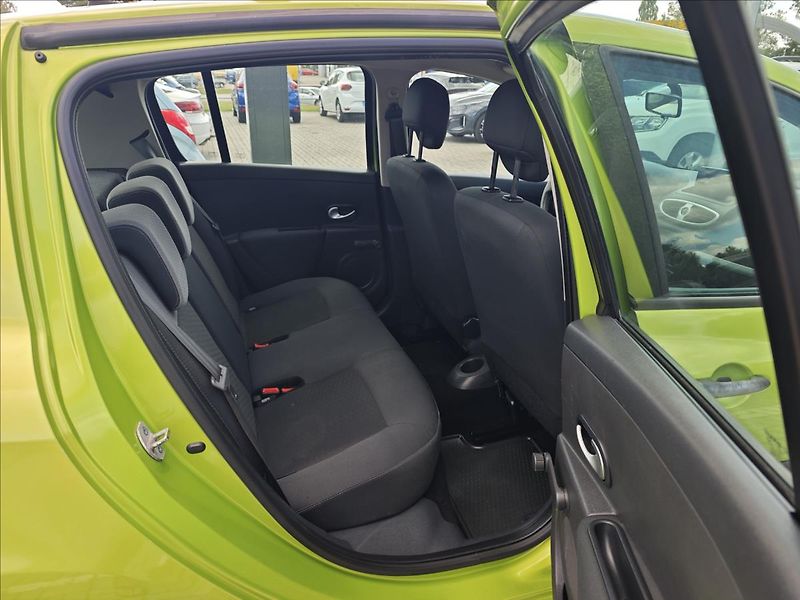 Renault Clio 1,2 16V  Authentique - fotka 13 z 19