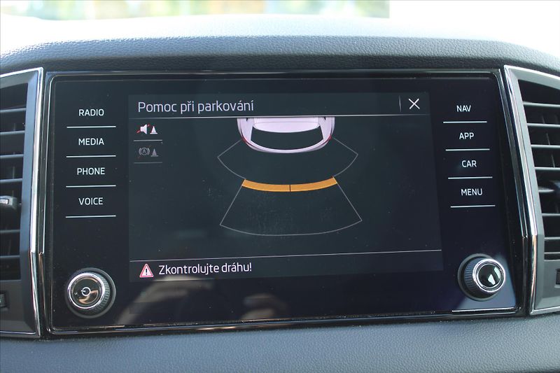 Škoda Karoq 2.0TDI 110kW 1MAJ. ČR - fotka 23 z 27