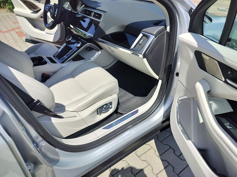 Jaguar I-Pace EV400 AWD HSE, navi, kůže     - fotka 25 z 36