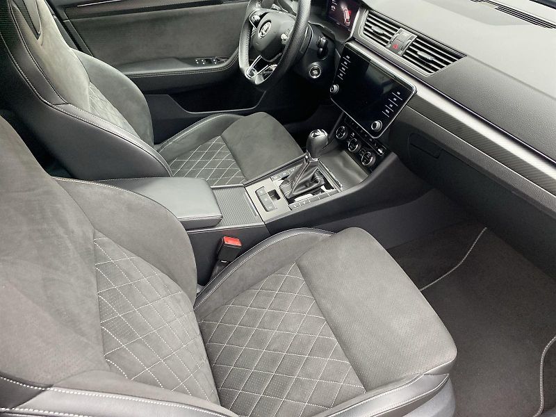 Škoda Superb (2023) Combi 2.0 TDI DSG Sportline - fotka 9 z 33