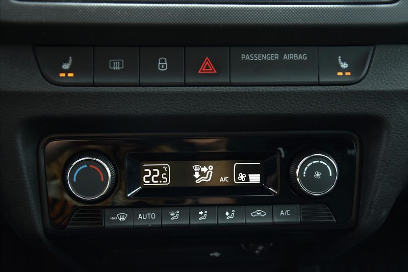 Škoda Fabia 1.0 TSI 70kW 1.MAJITEL DPH ČR - fotka 19 z 21