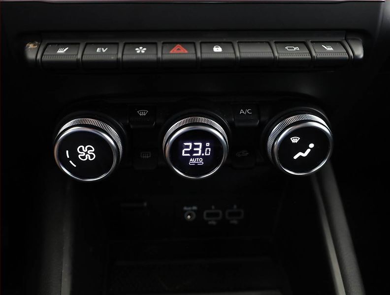 Renault Captur (2021) E-Tech Plug-in, 4X4, Automat - fotka 11 z 20