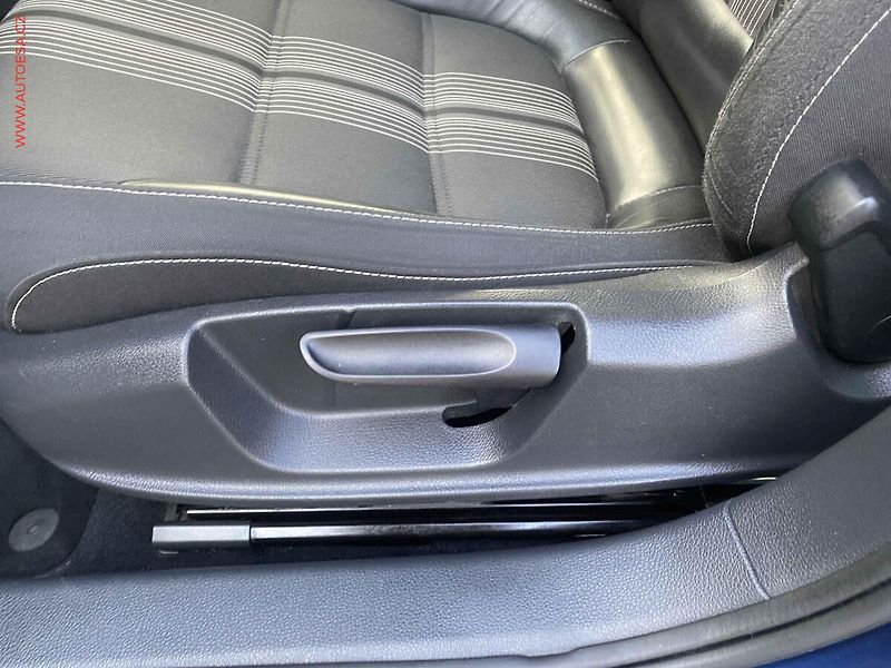 Volkswagen Jetta (2012) 1.2 TSi, Match, +kola - fotka 14 z 18