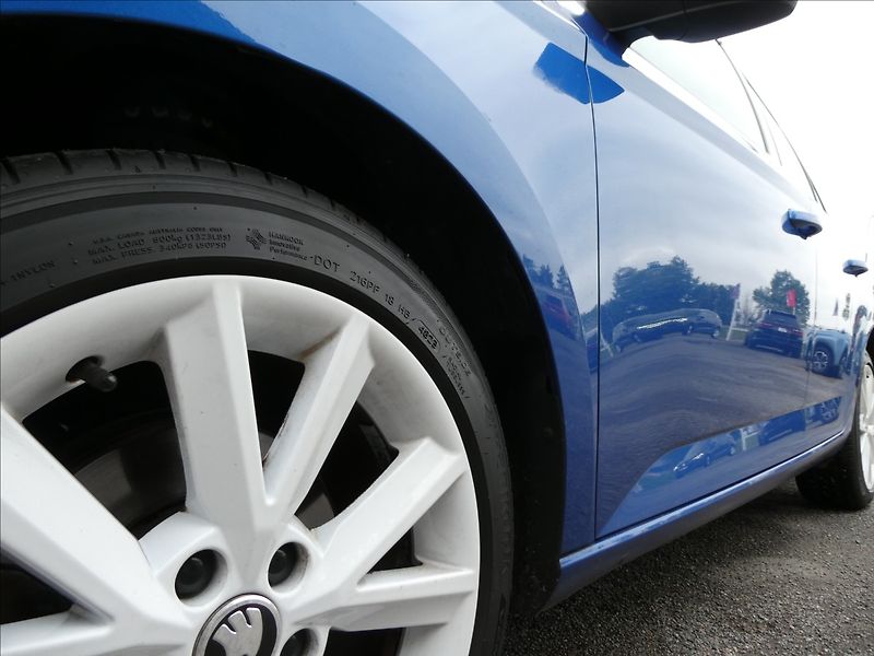 Škoda Fabia 1,2 TSi 2xkola,auto klima,temp - fotka 13 z 42