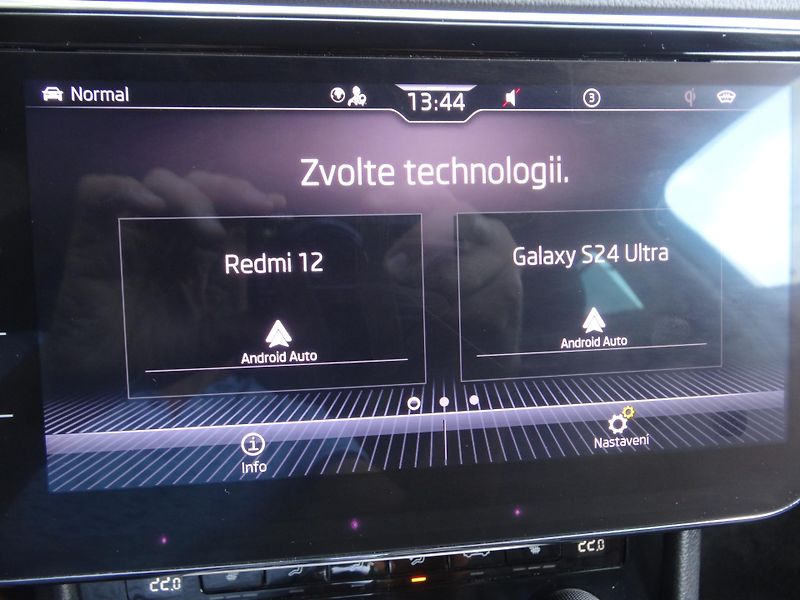 Škoda Superb Kom.2.0TDi L&K Taž.zař.4x4 DSG - fotka 46 z 62
