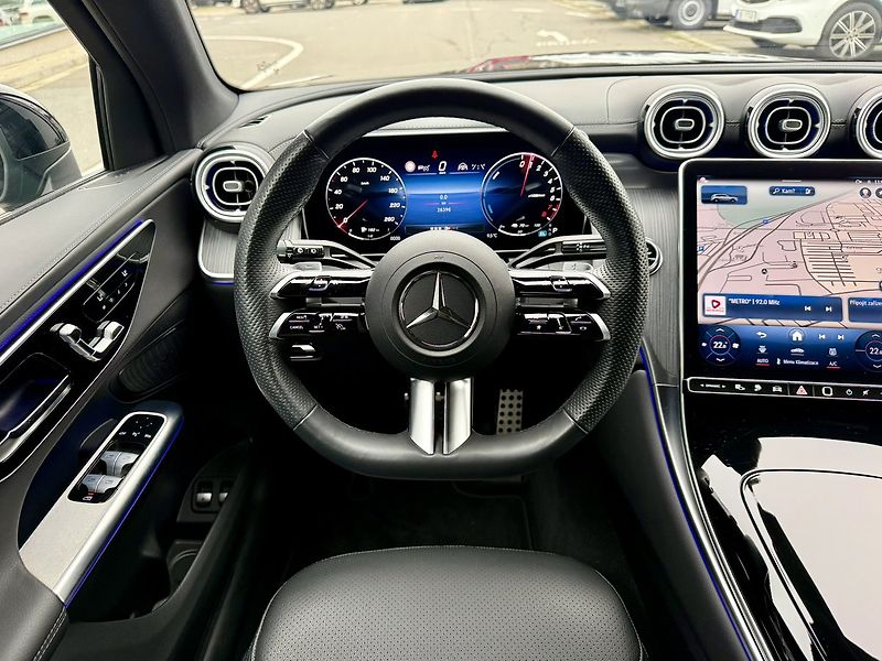 Mercedes-Benz GLC (2023) 300 e 4MATIC SUV - fotka 23 z 48