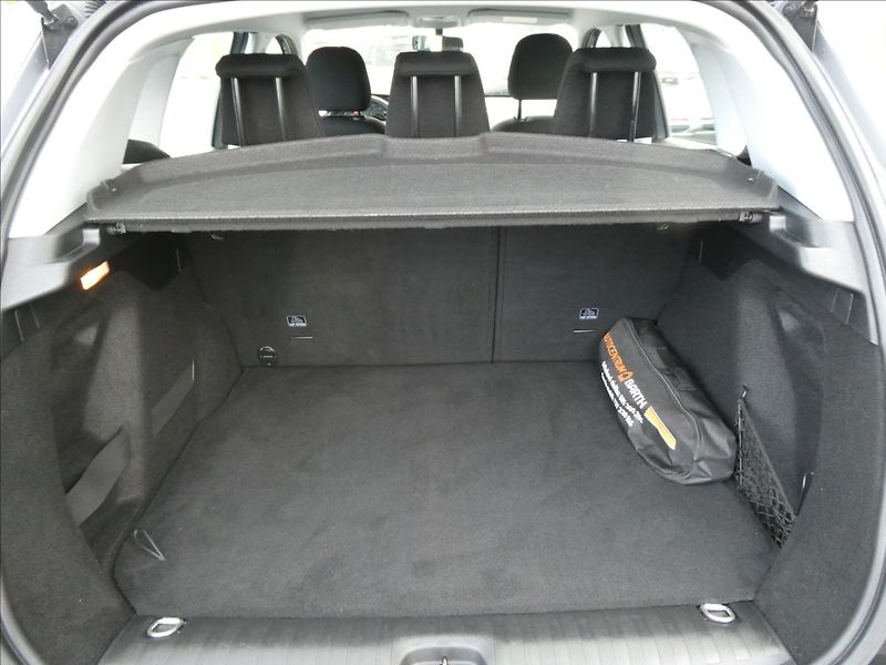 Peugeot 2008 1,2 PureTech 81kW AUTOMAT, ČR - fotka 16 z 38