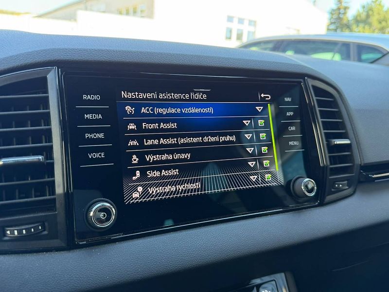 Škoda Karoq SportLine 2,0TDI 110 kW 7° DSG - fotka 16 z 42