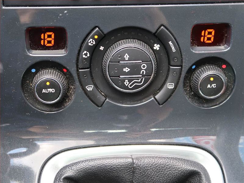 Peugeot 3008 (2012) 1.6 HDi, Tempomat - fotka 16 z 17