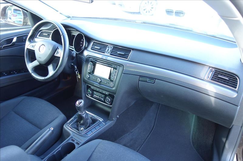 Škoda Superb 2,0 TDi 103KW,ČR,ACTIVE,4x4. - fotka 13 z 35