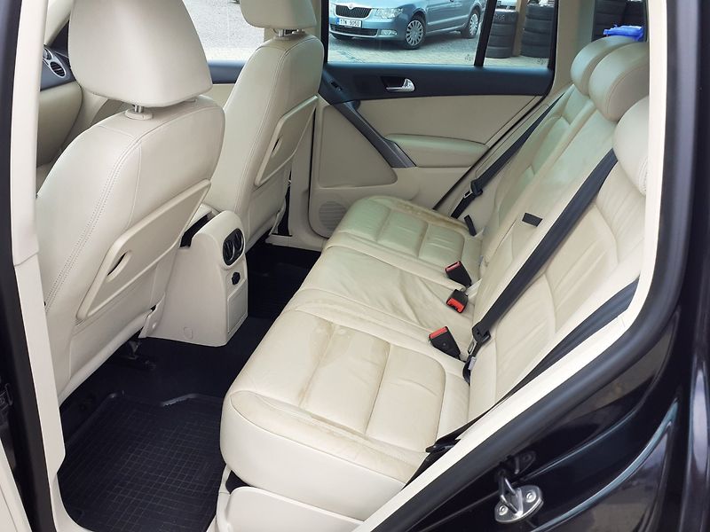 Volkswagen Tiguan (2010) 2.0 TSi R-Line 4x4 - fotka 21 z 34
