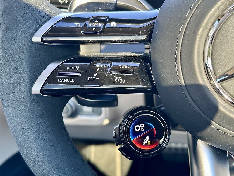 Mercedes-Benz GLE (2025) AMG 63 S 4MATIC+ - fotka 24 z 35