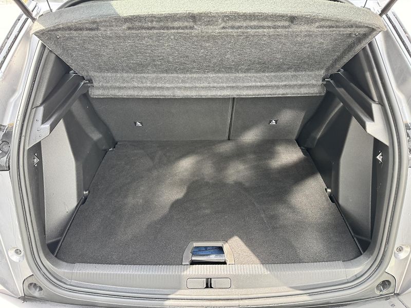 Peugeot 2008 (2024) Allure 1.2 PureTech 100k MAN6 - fotka 4 z 6